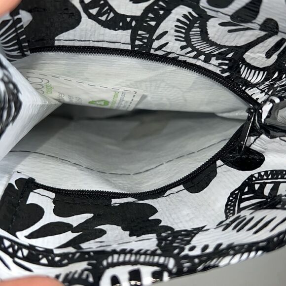 MIXED BAG DESIGNS Black and White Hipster Floral Crossbody - Picture 4 of 5